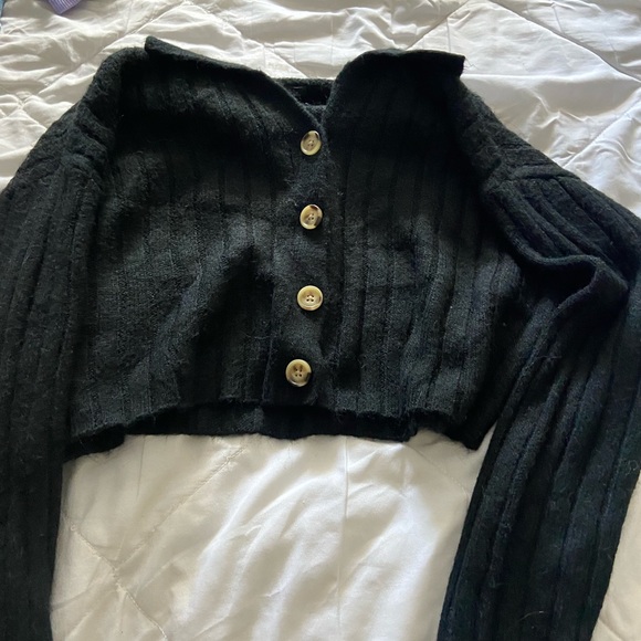 Warm button crop top - Picture 1 of 1